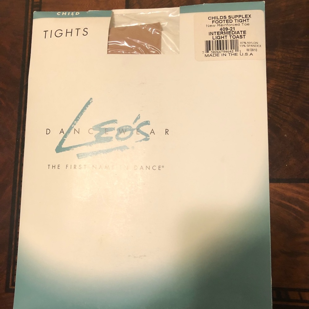 Leo's Childs footed tights, size Intermediate